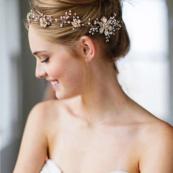 - Atiena Embellished Floral Motif Halo & Sash
BRIDES & HAIRPINS NWT main image 4